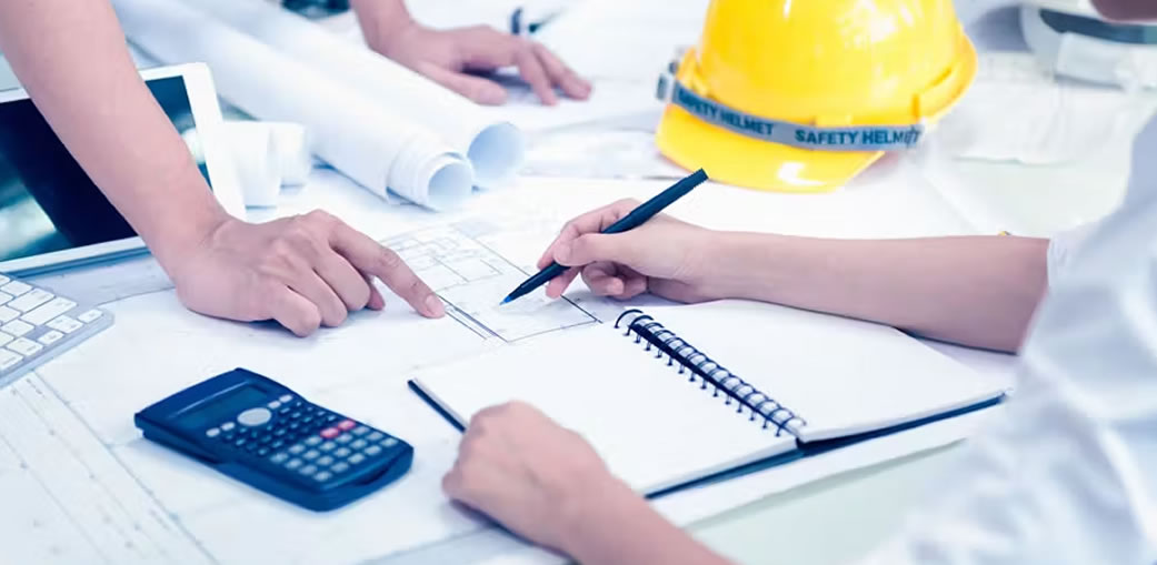 O que considerar antes de locar equipamentos de construção civil?